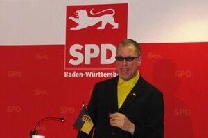 Gekleidet in die Landesfarben - Thomas C. Breuer