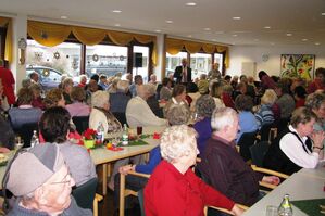 Bis auf den letzten Platz besetzt war die Cafeteria im Adlerbrunnen